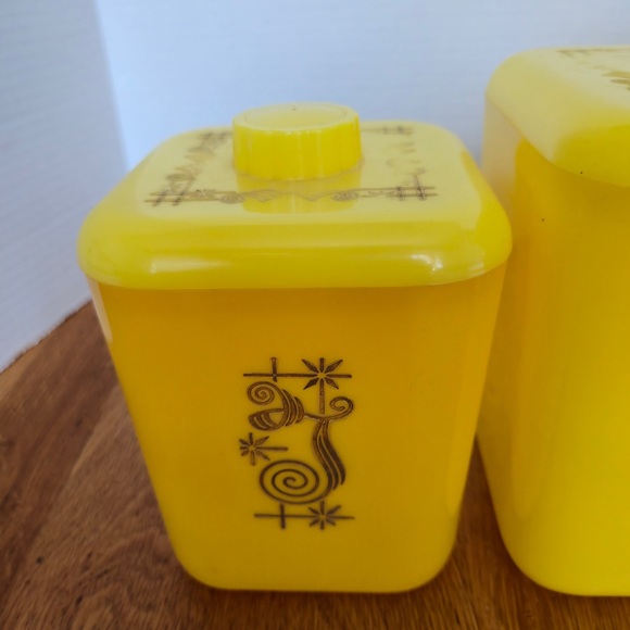 Vintage Plastic Kitchen Canisters 1960s – Yellow Atomic Starburst Set of 6 - Picture 5 of 8